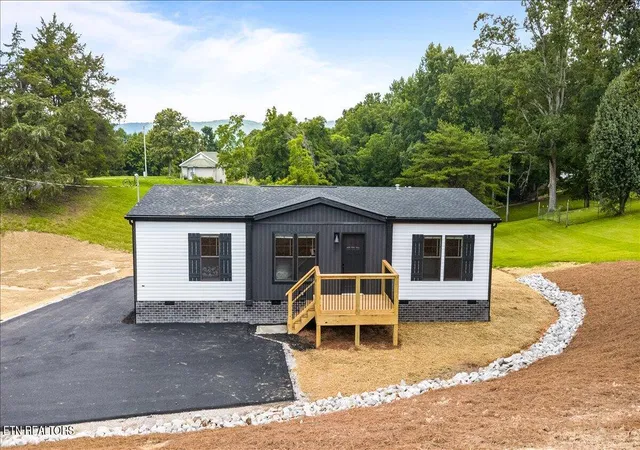 1st image of 107 Linda Ln, Jacksboro, TN 37757 | MLS# 1348524