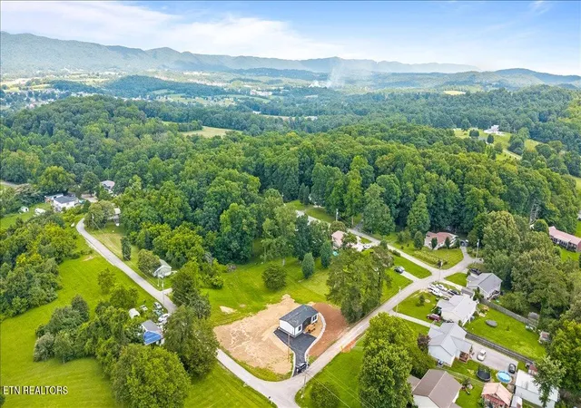 2nd image of 107 Linda Ln, Jacksboro, TN 37757 | MLS# 1348524