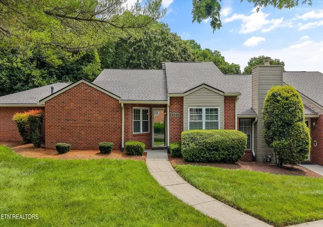 1st image of 5035 Griffins Gate Ln, Knoxville, TN 37912 | MLS# 1350531