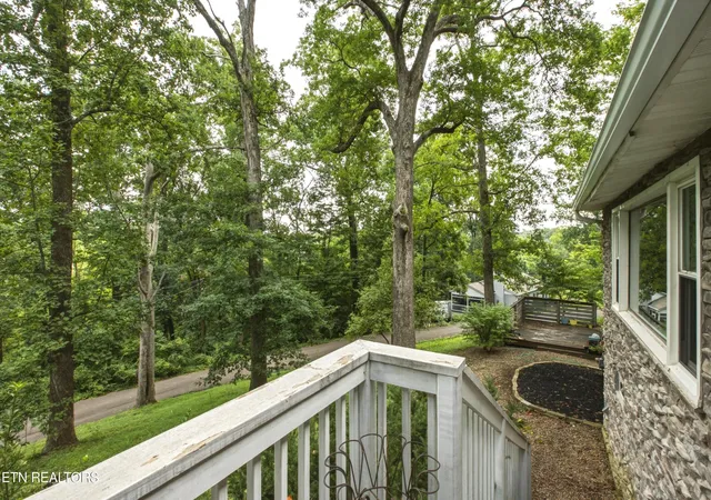 Photo 2 of Single family home for sale at 615 Hemlock Rd, Knoxville, TN 37919 | MLS# 1348082 | Listing updated on 2026-07-29