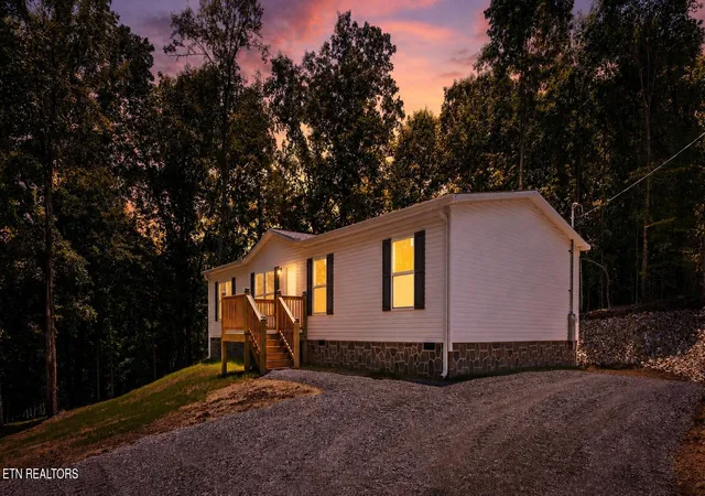 2nd image of 135 Pinecrest Dr, Loudon, TN 37774 | MLS# 1345110
