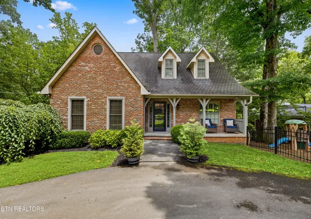 Photo 2 of Single family home for sale at 458 Oakhurst Dr, Knoxville, TN 37919 | MLS# 1348774 | Listing updated on 2026-09-14