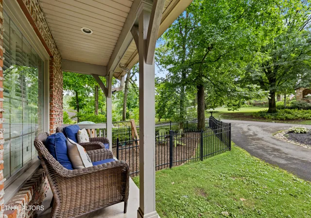 Photo 3 of Single family home for sale at 458 Oakhurst Dr, Knoxville, TN 37919 | MLS# 1348774 | Listing updated on 2026-09-14