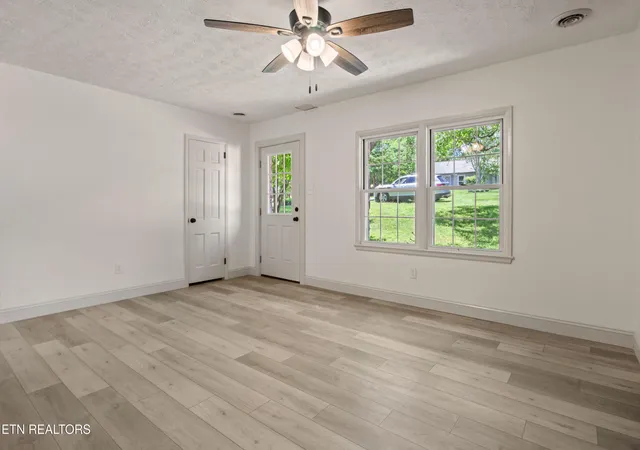 Photo 3 of Single family home for sale at 3824 Longwood Dr, Knoxville, TN 37918 | MLS# 1344882 | Listing updated on 2026-07-30