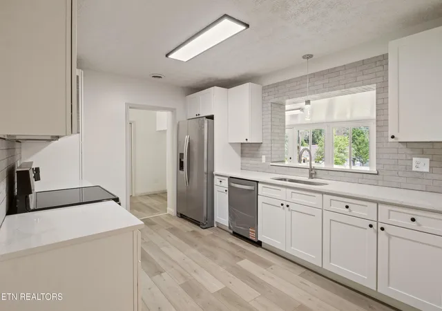 Photo 3 of Single family home for sale at 3824 Longwood Dr, Knoxville, TN 37918 | MLS# 1344882 | Listing updated on 2026-07-30