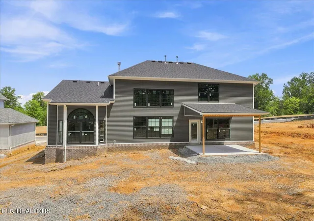 Photo 2 of Single family home for sale at 1422 Crescent Oaks Ln, Lenoir City, TN 37772 | MLS# 1344891 | Listing updated on 2026-08-22