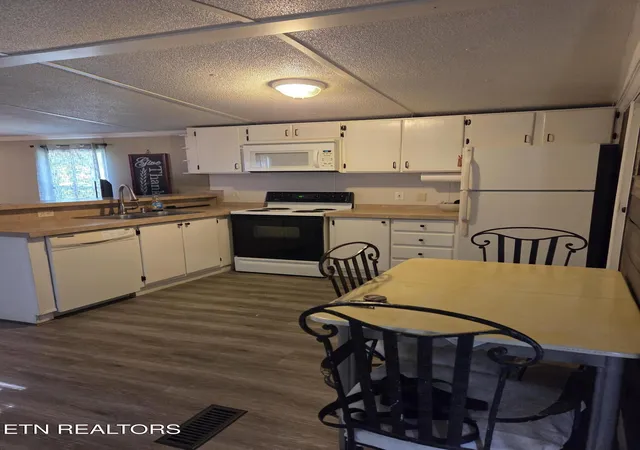4th image of 670 Oral Dr, Helenwood, TN 37755 | MLS# 1348855