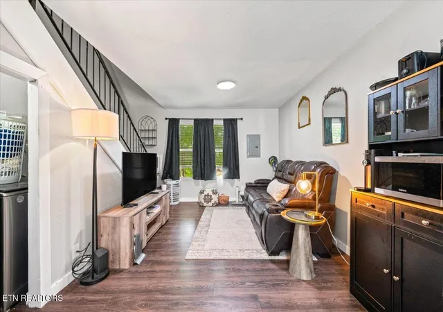 Listing Photo 4 - Condo for sale in building located at 402 E Forrest St, La Follette, TN 37766