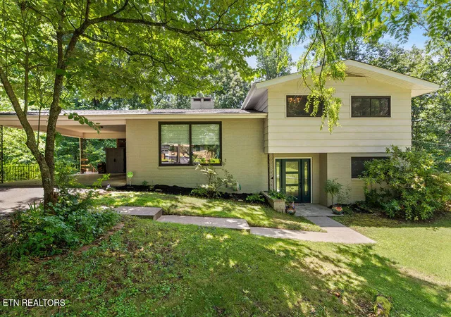1st image of 853 W Outer Dr, Oak Ridge, TN 37830 | MLS# 1349474