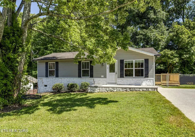 Photo 1 of Sale Pending at 5112 Middle Ridge Ln, Knoxville, TN 37921 | MLS# 1348402 | Listing updated on 2026-08-09