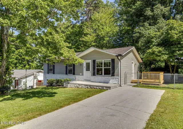 Photo 2 of Sale Pending at 5112 Middle Ridge Ln, Knoxville, TN 37921 | MLS# 1348402 | Listing updated on 2026-08-09