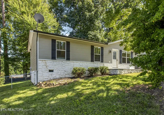 Photo 3 of Sale Pending at 5112 Middle Ridge Ln, Knoxville, TN 37921 | MLS# 1348402 | Listing updated on 2026-08-09