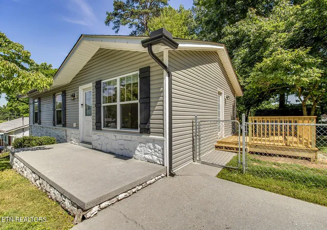 Photo 3 of Sale Pending at 5112 Middle Ridge Ln, Knoxville, TN 37921 | MLS# 1348402 | Listing updated on 2026-08-09