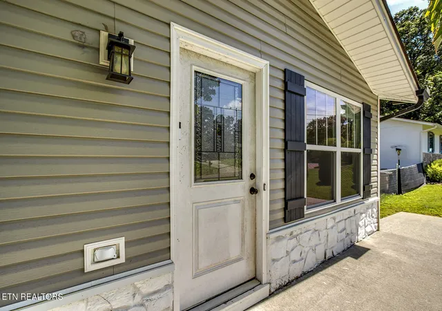 Photo 4 of Sale Pending at 5112 Middle Ridge Ln, Knoxville, TN 37921 | MLS# 1348402 | Listing updated on 2026-08-09