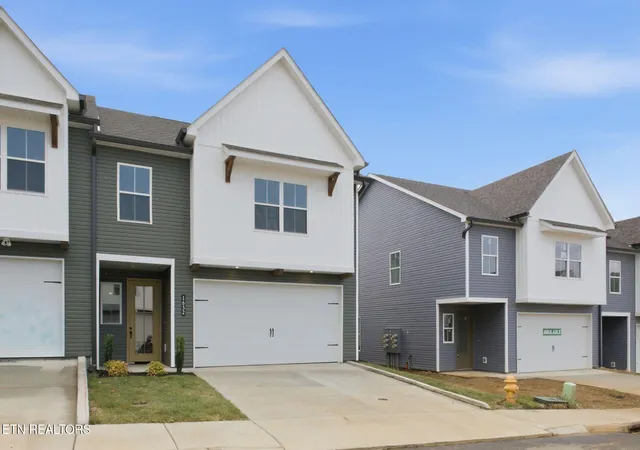Photo 4 of Single family home for sale at 1632 Lateglow Way, Knoxville, TN 37931 | MLS# 1346236 | Listing updated on 2026-09-12