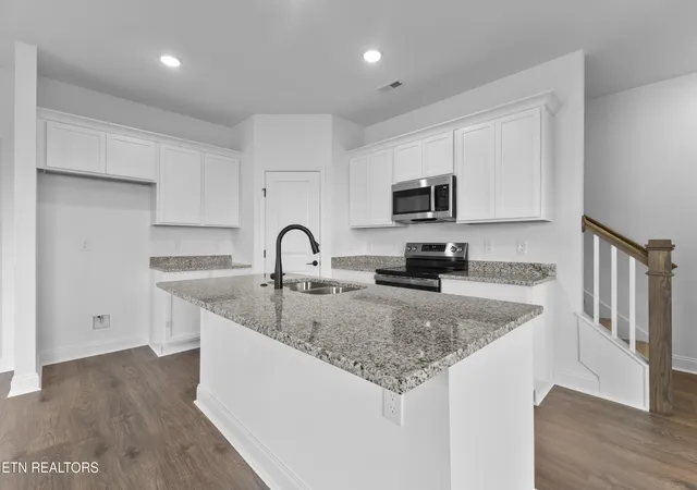 Photo 4 of Single family home for sale at 1626 Bennett Village Dr, Maryville, TN 37804 | MLS# 1346247 | Listing updated on 2026-09-26