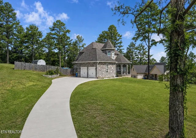 Photo 3 of Single family home for sale at 1712 Grand Pine Point, Maryville, TN 37801 | MLS# 1346264 | Listing updated on 2026-08-23