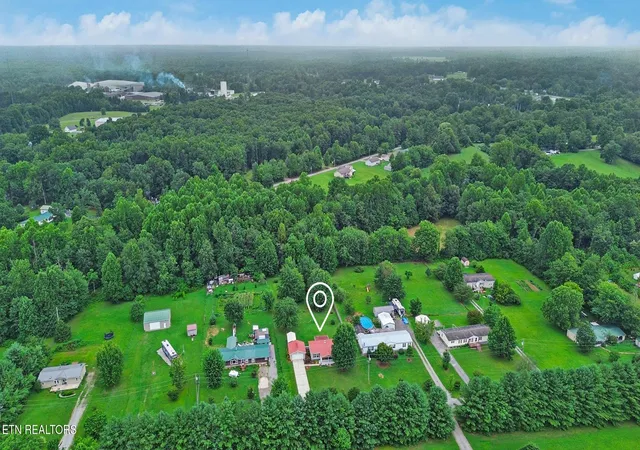 Photo 2 of Single family home for sale at 135 Caney Crk Dr, Crossville, TN 38571 | MLS# 1348234 | Listing updated on 2026-08-13
