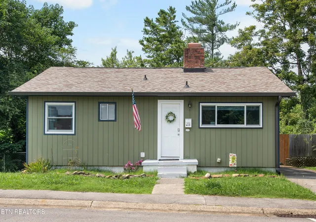 Photo 1 of Sale Pending at 104 W Malta Rd, Oak Ridge, TN 37830 | MLS# 1346769 | Listing updated on 2026-08-12