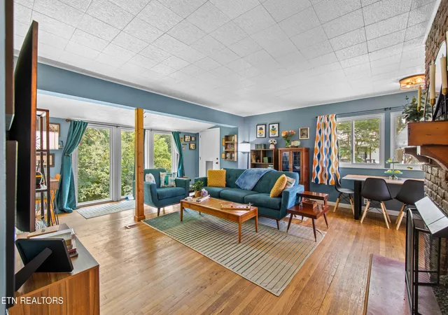 Photo 3 of Sale Pending at 104 W Malta Rd, Oak Ridge, TN 37830 | MLS# 1346769 | Listing updated on 2026-08-12