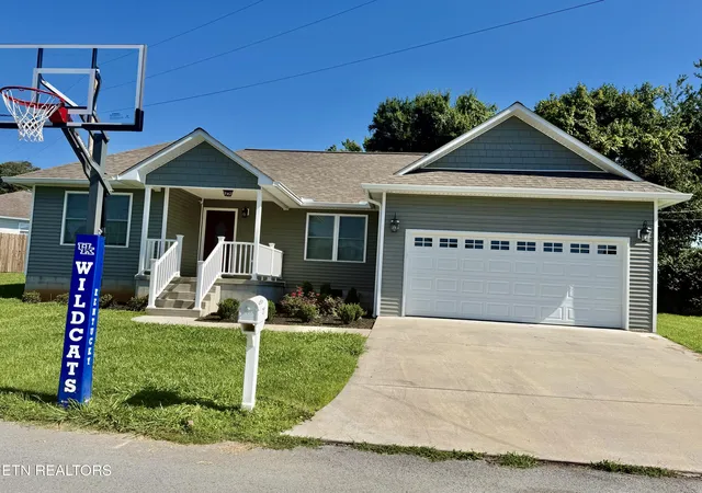 Photo 1 of Single family home for sale at 127 Kars Ln, Tazewell, TN 37879 | MLS# 1346488 | Listing updated on 2026-07-15