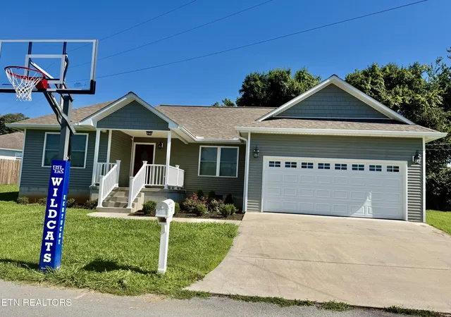 Photo 2 of Single family home for sale at 127 Kars Ln, Tazewell, TN 37879 | MLS# 1346488 | Listing updated on 2026-07-15