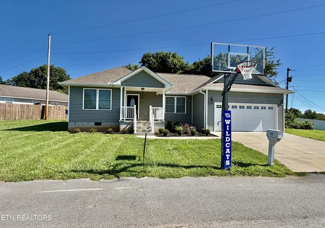 Photo 3 of Single family home for sale at 127 Kars Ln, Tazewell, TN 37879 | MLS# 1346488 | Listing updated on 2026-07-15