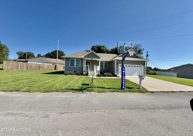 Photo 3 of Single family home for sale at 127 Kars Ln, Tazewell, TN 37879 | MLS# 1346488 | Listing updated on 2026-07-15