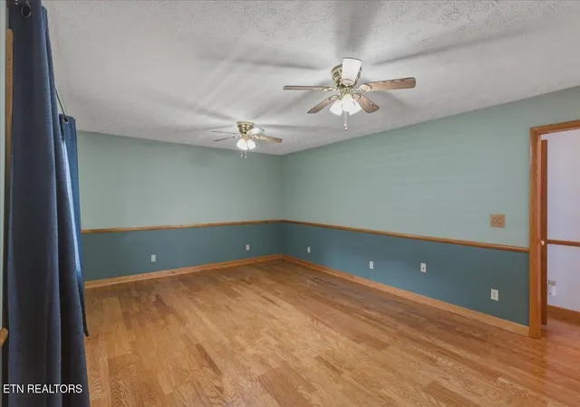 Photo 4 of Single family home for sale at 142 Oak Dr, Kingston, TN 37763 | MLS# 1349839 | Listing updated on 2026-09-28
