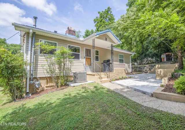 1st image of 306 W Faunce Rd, Oak Ridge, TN 37830 | MLS# 1348509