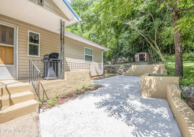 2nd image of 306 W Faunce Rd, Oak Ridge, TN 37830 | MLS# 1348509