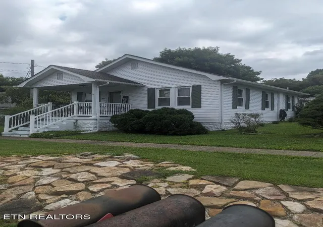 2nd image of 604 E Virginia Ave, La Follette, TN 37766 | MLS# 1347053