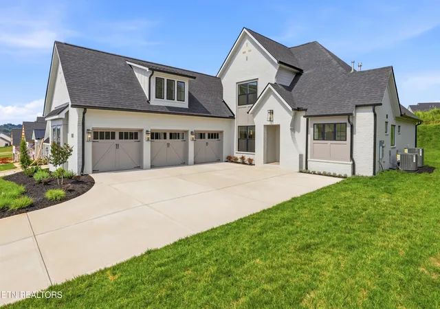 Photo 1 of Single family home for sale at 1220 Wagon Hitch Rd, Farragut, TN 37934 | MLS# 1348913 | Listing updated on 2026-10-05