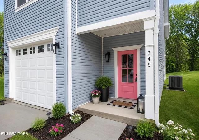 Photo 2 of Sale Pending at 745 Maple Grv St, Maryville, TN 37801 | MLS# 1347580 | Listing updated on 2026-08-20