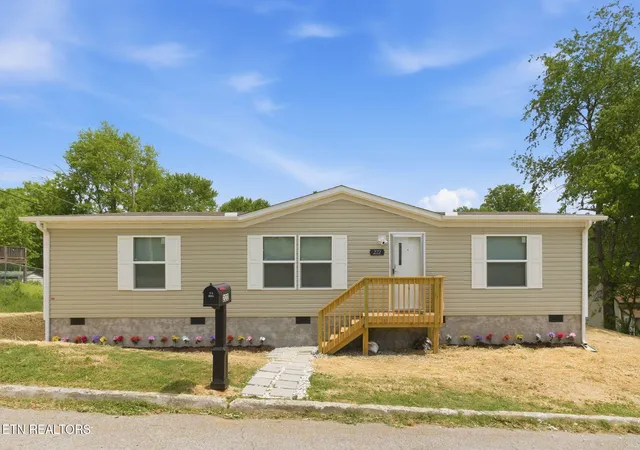 1st image of 222 Nw Virginia Ave, Harriman, TN 37748 | MLS# 1351009