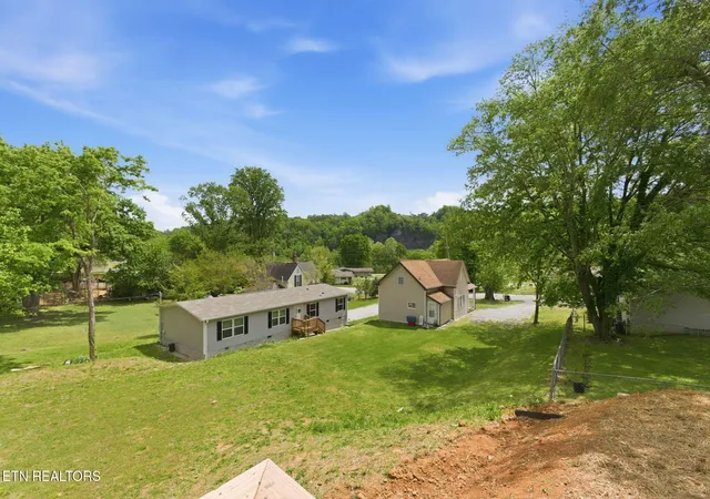 37th image of 222 Nw Virginia Ave, Harriman, TN 37748 | MLS# 1351009