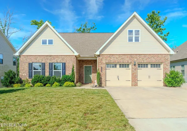 Photo 1 of Single family home for sale at 284 Aspen Dr, Lenoir City, TN 37771 | MLS# 1348458 | Listing updated on 2026-09-17
