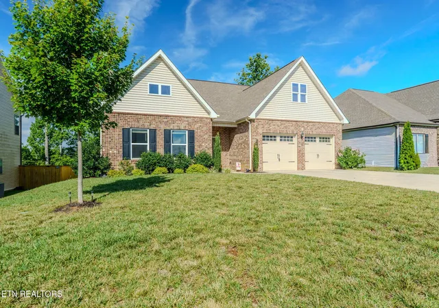 Photo 3 of Single family home for sale at 284 Aspen Dr, Lenoir City, TN 37771 | MLS# 1348458 | Listing updated on 2026-09-17