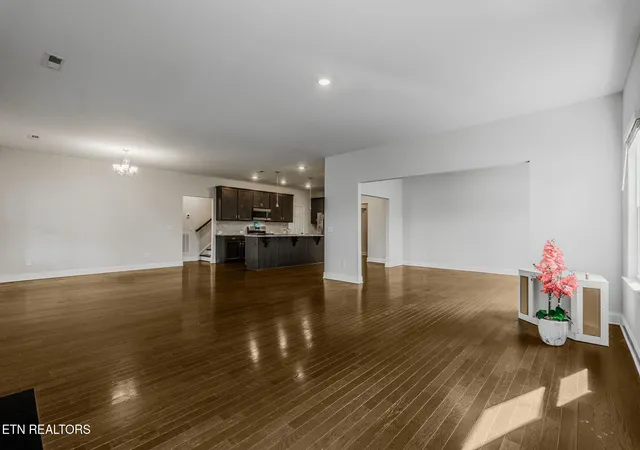 Photo 4 of Single family home for sale at 284 Aspen Dr, Lenoir City, TN 37771 | MLS# 1348458 | Listing updated on 2026-09-17