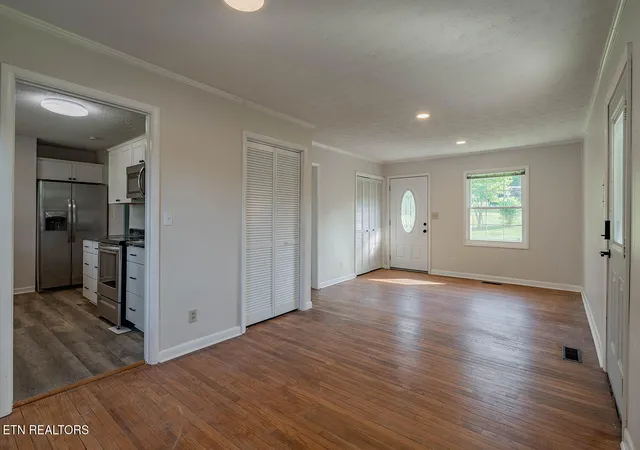Photo 3 of Single family home for sale at 104 W Sheridan Pl, Oak Ridge, TN 37830 | MLS# 1347703 | Listing updated on 2026-09-20