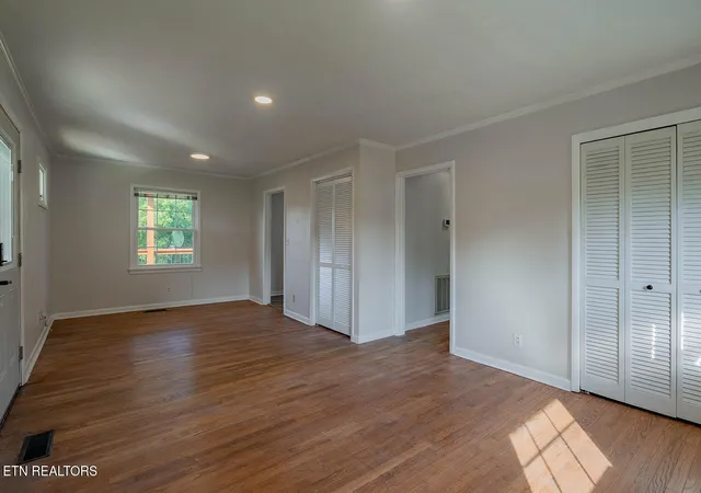 Photo 3 of Single family home for sale at 104 W Sheridan Pl, Oak Ridge, TN 37830 | MLS# 1347703 | Listing updated on 2026-09-20