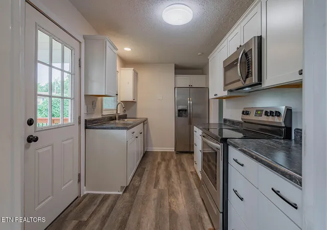 Photo 4 of Single family home for sale at 104 W Sheridan Pl, Oak Ridge, TN 37830 | MLS# 1347703 | Listing updated on 2026-09-20
