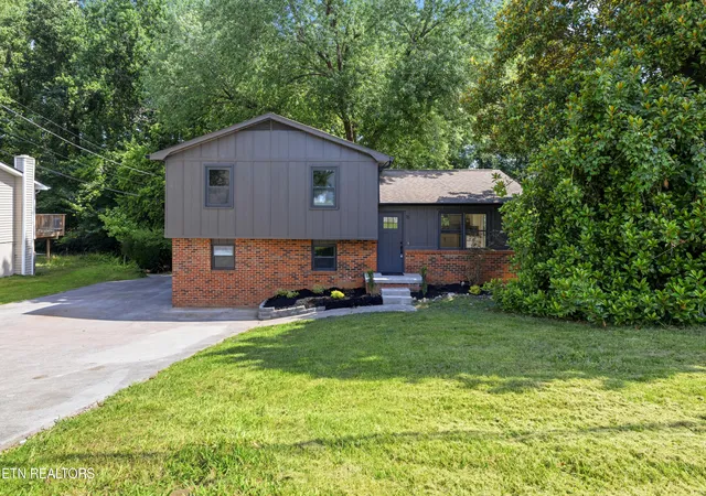 Photo 1 of Single family home for sale at 6015 John May Dr, Knoxville, TN 37921 | MLS# 1348467 | Listing updated on 2026-09-15