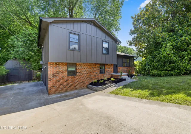 Photo 2 of Single family home for sale at 6015 John May Dr, Knoxville, TN 37921 | MLS# 1348467 | Listing updated on 2026-09-15
