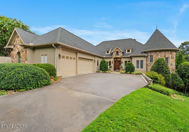 Photo 2 of Single family home for sale at 8506 River Clb Way, Knoxville, TN 37922 | MLS# 1349295 | Listing updated on 2026-08-17