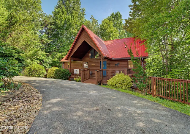 Photo 1 of Single family home for sale at 2805 Alexander Pl, Pigeon Forge, TN 37863 | MLS# 1349246 | Listing updated on 2026-09-10