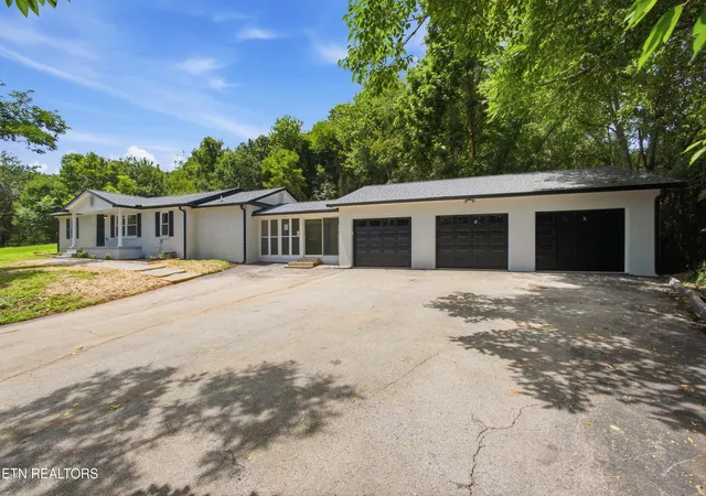 1st image of 1946 Bluff Rd, Harriman, TN 37748 | MLS# 1348341