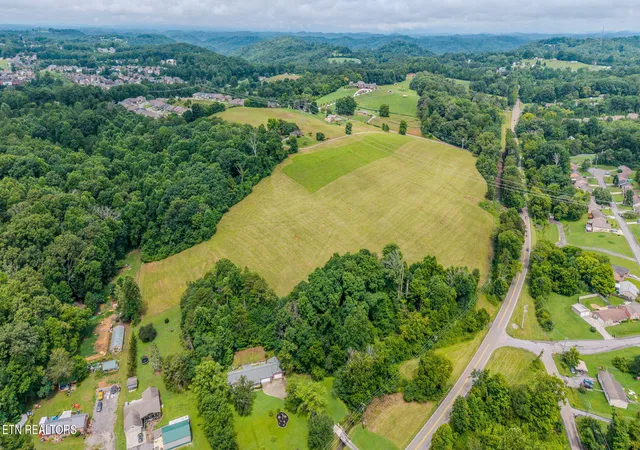 Photo 3 of Sale Pending at 8150 Pelleaux Rd, Knoxville, TN 37938 | MLS# 1347341 | Listing updated on 2026-08-25