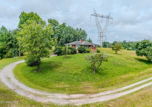Photo 4 of Sale Pending at 8150 Pelleaux Rd, Knoxville, TN 37938 | MLS# 1347341 | Listing updated on 2026-08-25