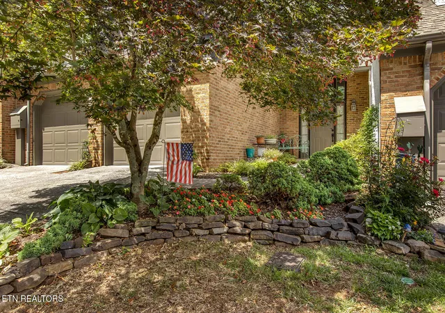 Photo 2 of Single family home for sale at 807 Ethans Glen Dr, Knoxville, TN 37923 | MLS# 1348639 | Listing updated on 2026-07-29